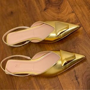 Trimmed metallic flat shoes